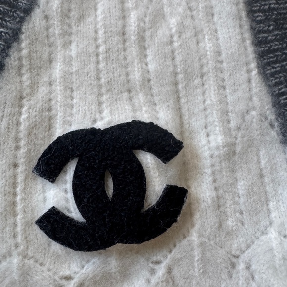 ✨Vintage Rare CHANEL Knit Wool & Cashmere White Vest Sleeveless Top CC Logo 40 - Picture 2 of 8